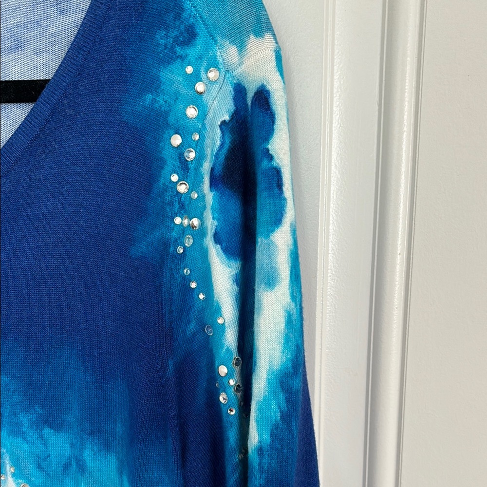 White House Black Market Blue and White Button Down Shirt - Picture 3 of 5
